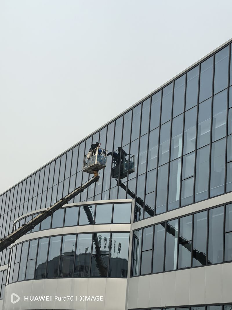 幕墙玻璃更换维修