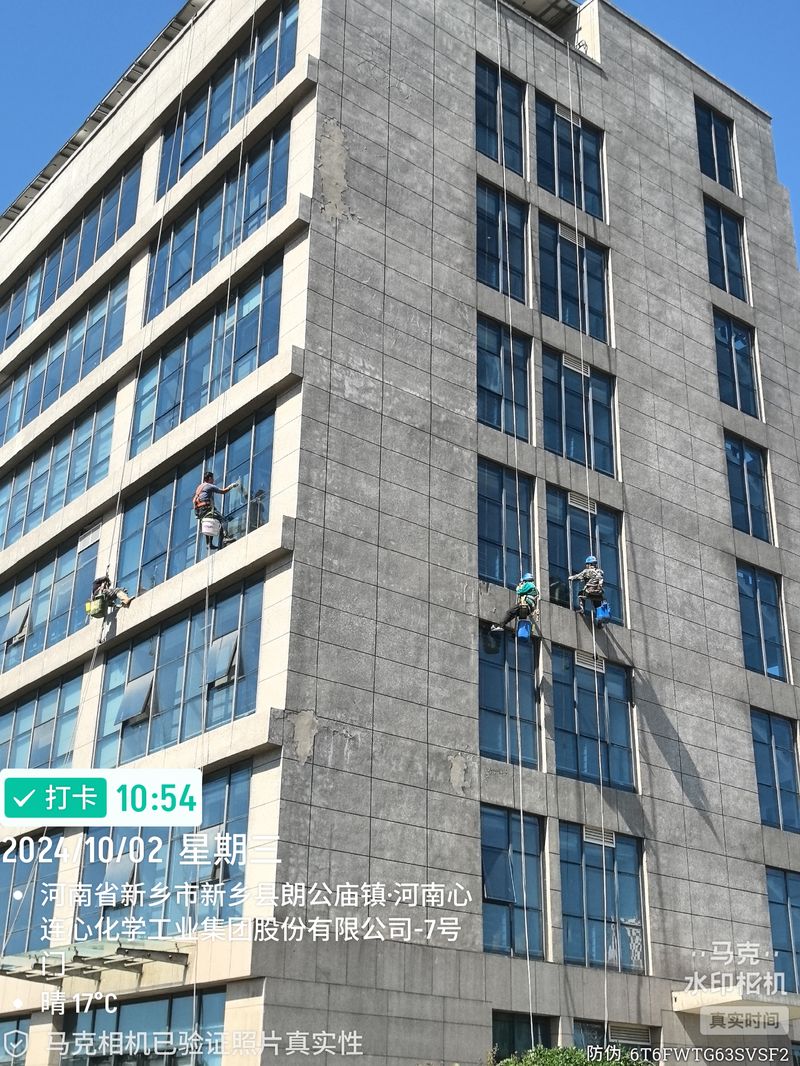 心连心办公楼外墙清洗
