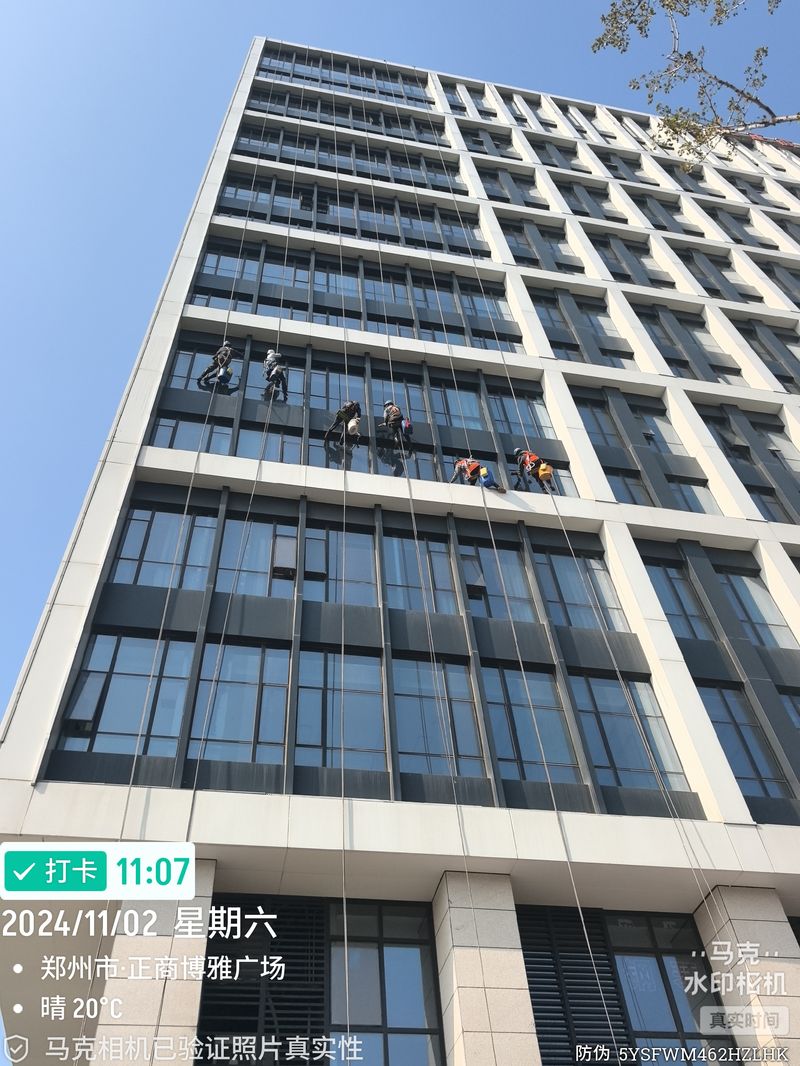 正商博雅广场外墙清洗